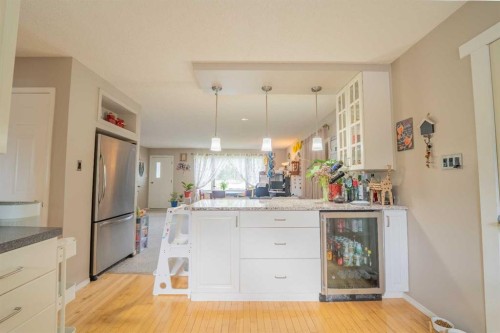 1306 1St Avenue, Canmore, AB - Indoor Photo Showing Kitchen