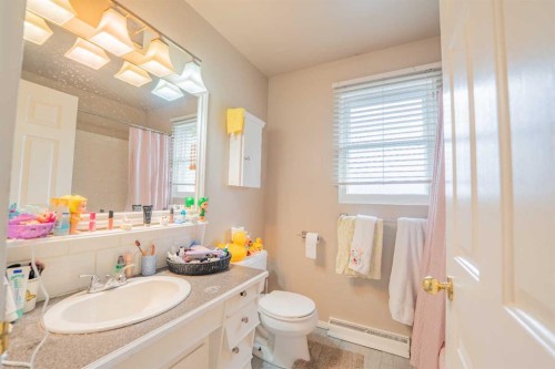 1306 1St Avenue, Canmore, AB - Indoor Photo Showing Bathroom