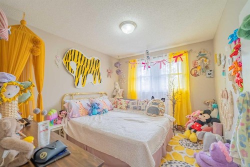 1306 1St Avenue, Canmore, AB - Indoor Photo Showing Bedroom