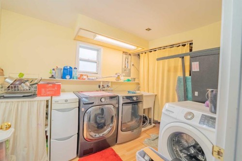1306 1St Avenue, Canmore, AB - Indoor Photo Showing Laundry Room