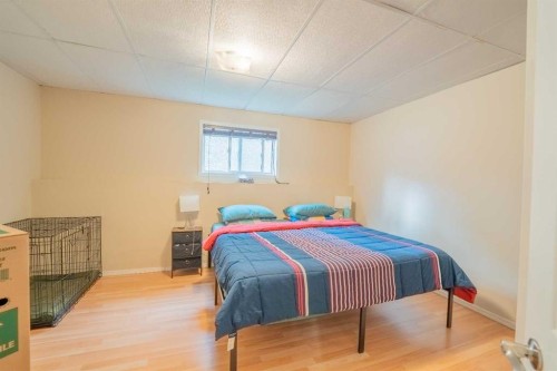 1306 1St Avenue, Canmore, AB - Indoor Photo Showing Bedroom