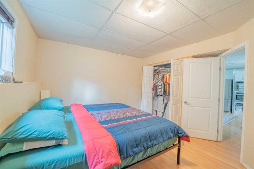 1306 1St Avenue, Canmore, AB - Indoor Photo Showing Bedroom