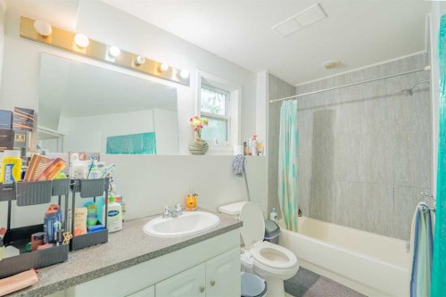 1306 1St Avenue, Canmore, AB - Indoor Photo Showing Bathroom