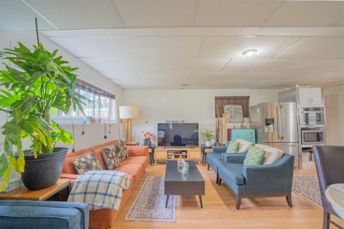 1306 1St Avenue, Canmore, AB - Indoor Photo Showing Living Room