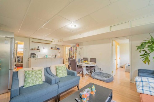 1306 1St Avenue, Canmore, AB - Indoor Photo Showing Living Room
