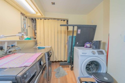 1306 1St Avenue, Canmore, AB - Indoor Photo Showing Laundry Room