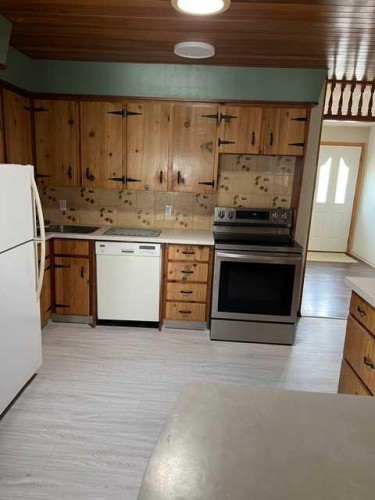 5005 47 Avenue, Mayerthorpe, AB - Indoor Photo Showing Kitchen
