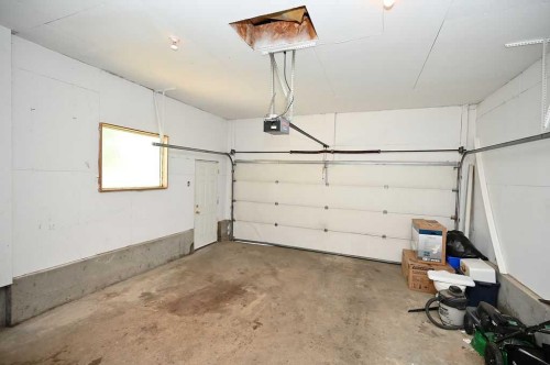 3007 47 Avenue, Athabasca, AB - Indoor Photo Showing Garage