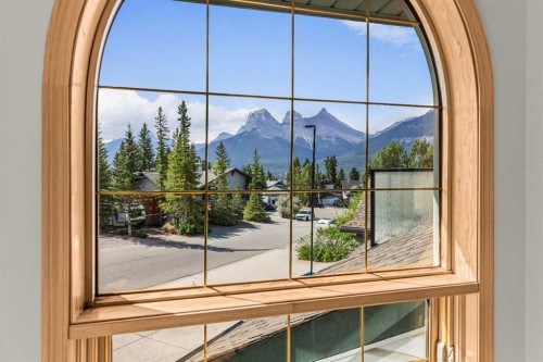 522 Grotto Road, Canmore, AB - Indoor Photo Showing Other Room