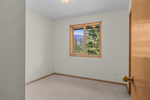 522 Grotto Road, Canmore, AB - Indoor Photo Showing Other Room