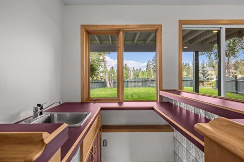 522 Grotto Road, Canmore, AB - Indoor Photo Showing Kitchen