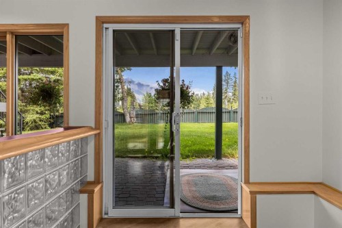 522 Grotto Road, Canmore, AB - Indoor Photo Showing Other Room