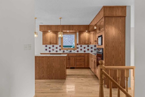 522 Grotto Road, Canmore, AB - Indoor Photo Showing Kitchen