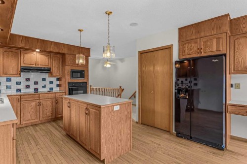 522 Grotto Road, Canmore, AB - Indoor Photo Showing Kitchen