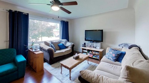 5127 6 Avenue, Edson, AB - Indoor Photo Showing Living Room