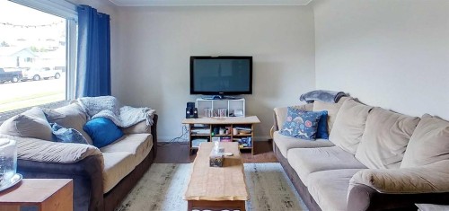 5127 6 Avenue, Edson, AB - Indoor Photo Showing Living Room