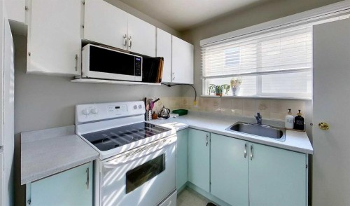 5127 6 Avenue, Edson, AB - Indoor Photo Showing Kitchen