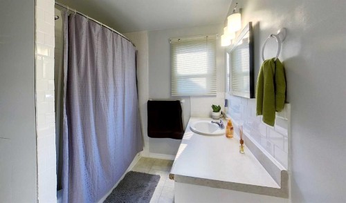 5127 6 Avenue, Edson, AB - Indoor Photo Showing Bathroom