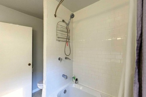 5127 6 Avenue, Edson, AB - Indoor Photo Showing Bathroom
