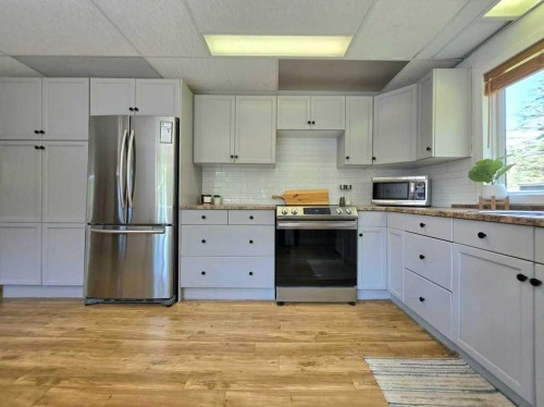 14 Marten Drive, Marten Beach, AB - Indoor Photo Showing Kitchen With Stainless Steel Kitchen