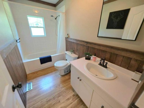 14 Marten Drive, Marten Beach, AB - Indoor Photo Showing Bathroom