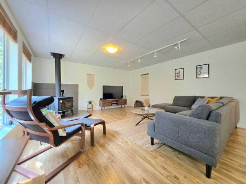 14 Marten Drive, Marten Beach, AB - Indoor Photo Showing Living Room