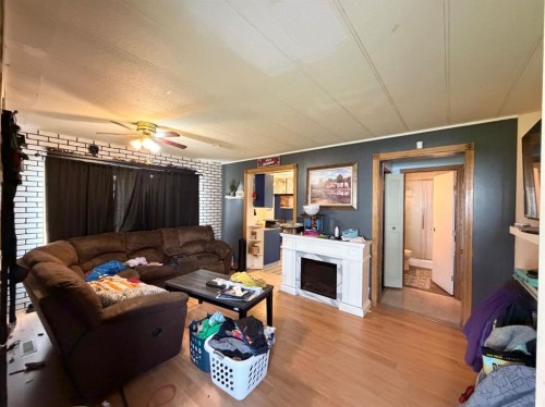 424 68 Street, Edson, AB - Indoor Photo Showing Living Room