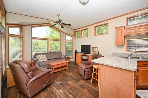 167 Shank Drive, Island Lake South, AB - Indoor Photo Showing Living Room