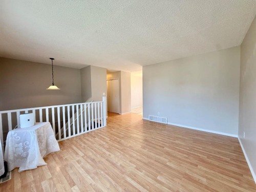 130 1 Street, Blue Ridge, AB - Indoor Photo Showing Other Room