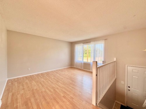 130 1 Street, Blue Ridge, AB - Indoor Photo Showing Other Room