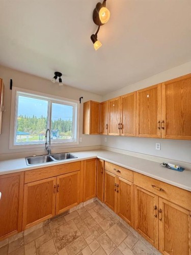 130 1 Street, Blue Ridge, AB - Indoor Photo Showing Kitchen With Double Sink