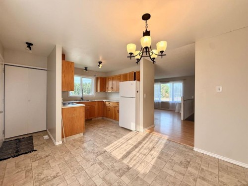 130 1 Street, Blue Ridge, AB - Indoor Photo Showing Kitchen With Double Sink