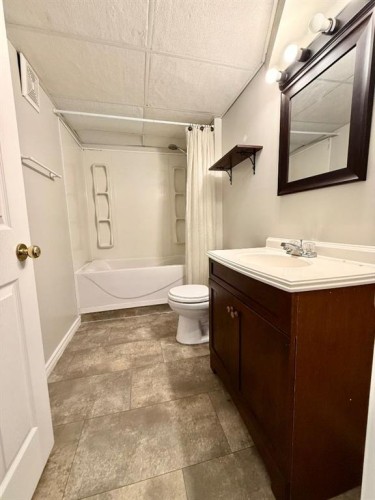 130 1 Street, Blue Ridge, AB - Indoor Photo Showing Bathroom