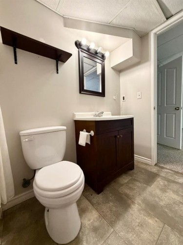 130 1 Street, Blue Ridge, AB - Indoor Photo Showing Bathroom