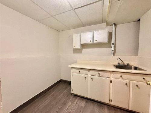 130 1 Street, Blue Ridge, AB - Indoor Photo Showing Kitchen