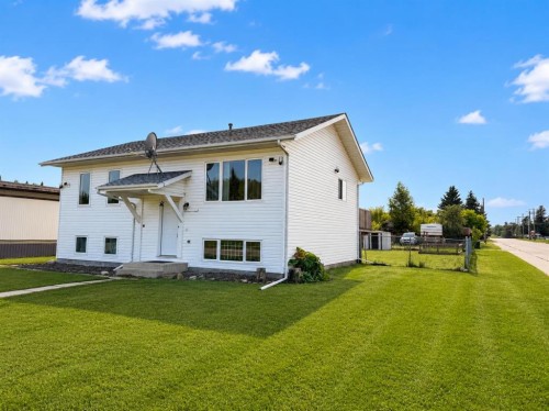 130 1 Street, Blue Ridge, AB - Outdoor
