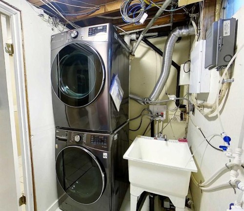 4209 6 Avenue, Edson, AB - Indoor Photo Showing Laundry Room