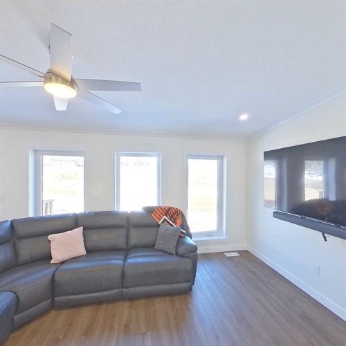 28-590059 Range Road 110, Rural Woodlands County, AB - Indoor Photo Showing Living Room