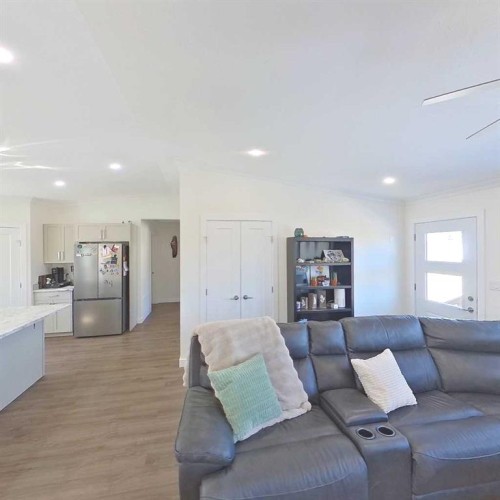 28-590059 Range Road 110, Rural Woodlands County, AB - Indoor Photo Showing Living Room