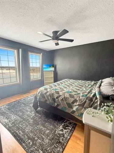 42-113033 Township Road 592, Rural Woodlands County, AB - Indoor Photo Showing Bedroom
