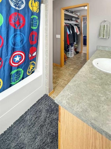 42-113033 Township Road 592, Rural Woodlands County, AB - Indoor Photo Showing Bathroom