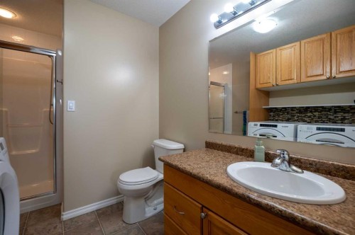 4630-Pine Avenue, Boyle, AB - Indoor Photo Showing Bathroom
