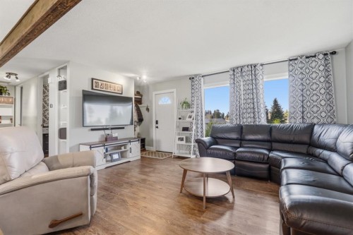5415 Willock Crescent, Swan Hills, AB - Indoor Photo Showing Living Room