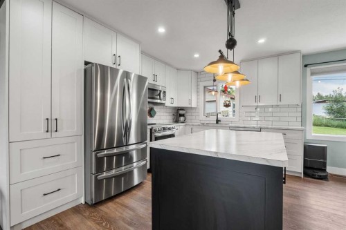 5415 Willock Crescent, Swan Hills, AB - Indoor Photo Showing Kitchen With Upgraded Kitchen