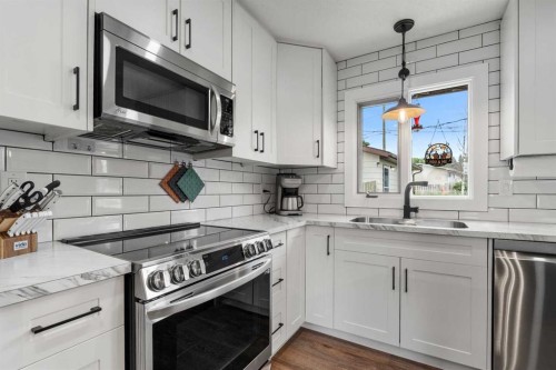 5415 Willock Crescent, Swan Hills, AB - Indoor Photo Showing Kitchen With Upgraded Kitchen