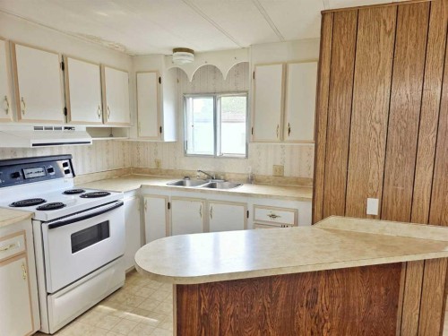 4206 54 Street, Athabasca, AB - Indoor Photo Showing Kitchen With Double Sink