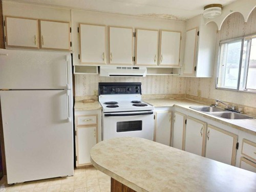 4206 54 Street, Athabasca, AB - Indoor Photo Showing Kitchen With Double Sink