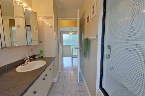 4920 59 Street, Athabasca, AB - Indoor Photo Showing Bathroom