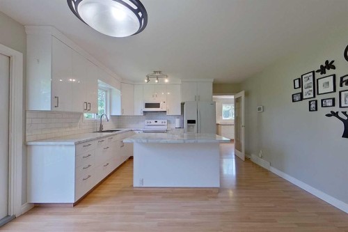 4920 59 Street, Athabasca, AB - Indoor Photo Showing Kitchen