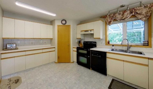 53419A Range Road 161, Rural Yellowhead County, AB - Indoor Photo Showing Kitchen With Double Sink